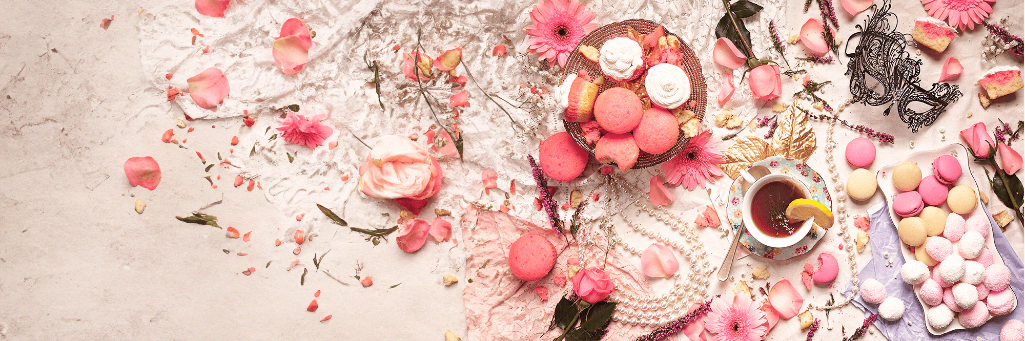 Table dans le style Marie Antoinette 